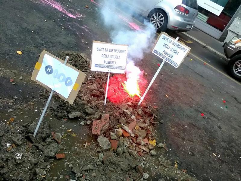 Manifestazione contro l'alternanza scuola-lavoro a Milano Manifestazione contro l'alternanza scuola-lavoro a Milano