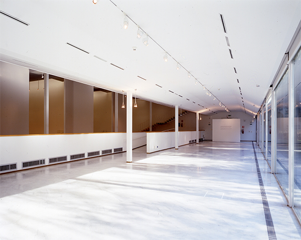 IGNAZIO E JACOPO GARDELLA Interno del PAC Padiglione d’Arte Contemporanea, Milano Foto di Guido Cataldo, 2002 IGNAZIO E JACOPO GARDELLA Interno del PAC Padiglione d’Arte Contemporanea, Milano Foto di Guido Cataldo, 2002