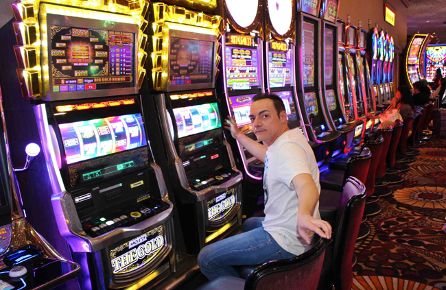 Nei casinò non ci sono né orologi né finestre per bloccare la dimensione temporale dei clienti. Foto Grgore Scutari Nei casinò non ci sono né orologi né finestre per bloccare la dimensione temporale dei clienti. Foto Grgore Scutari