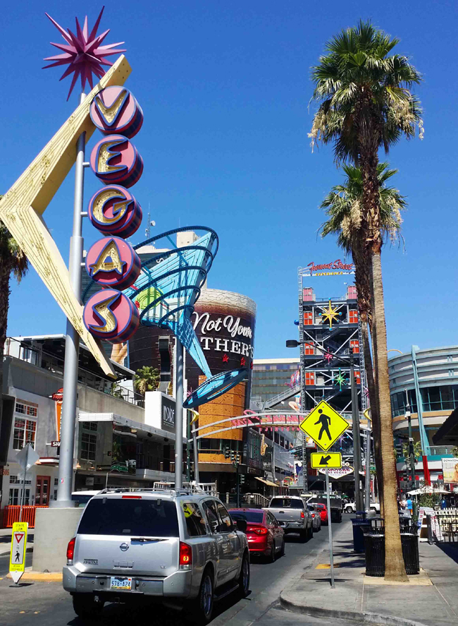 Nell'area di Downtown si trova la leggendaria Fremont street, una delle più antiche, risalente al 1905. Da questa via è nata Las Vegas. Foto Grigore Scutari Nell'area di Downtown si trova la leggendaria Fremont street, una delle più antiche, risalente al 1905. Da questa via è nata Las Vegas. Foto Grigore Scutari