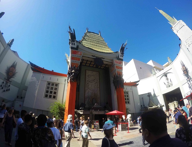 Tlc Chinese theatre (la struttura esterna ricorda una pagoda cinese. Foto Grigore Scutari Tlc Chinese theatre (la struttura esterna ricorda una pagoda cinese. Foto Grigore Scutari