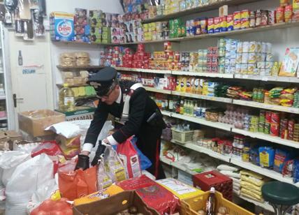 Cibo mal conservato: multati 3 negozi di alimentari di Tor Bella Monaca
