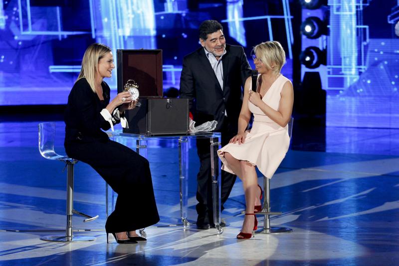 Amici 2017, Maradona Maria De Filippi, Simona Ventura 0