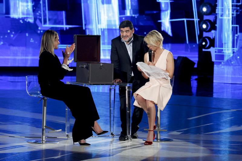 Amici 2017, Maradona Maria De Filippi, Simona Ventura Amici 2017, Maradona Maria De Filippi, Simona Ventura