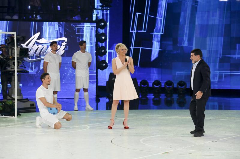 Amici 2017, Maradona Maria De Filippi Amici 2017, Maradona Maria De Filippi