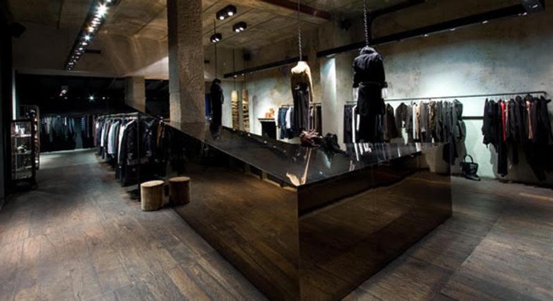 ANTONIOLI (via Pasquale Paoli, 1) - Se siete amanti dello stile newyorkese e volete entrare in uno dei migliori negozi di Milano allora andate da Antonioli in zona Navigli. Attivo dal 1987 offre un’ampia ed esclusiva offerta sia per uomo che per donna che spazia tra i più grandi nomi della moda. E' il punto di riferimento per una clientela ricercata ed innovativa.