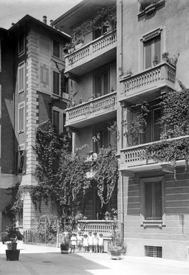 Bambini al quartiere Tiepolo (anni '20) Bambini al quartiere Tiepolo (anni '20)