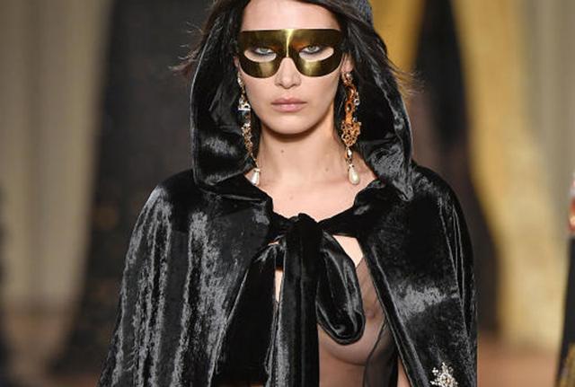 Bella Hadid alla sfilata di Alberta Ferretti Bella Hadid alla sfilata di Alberta Ferretti