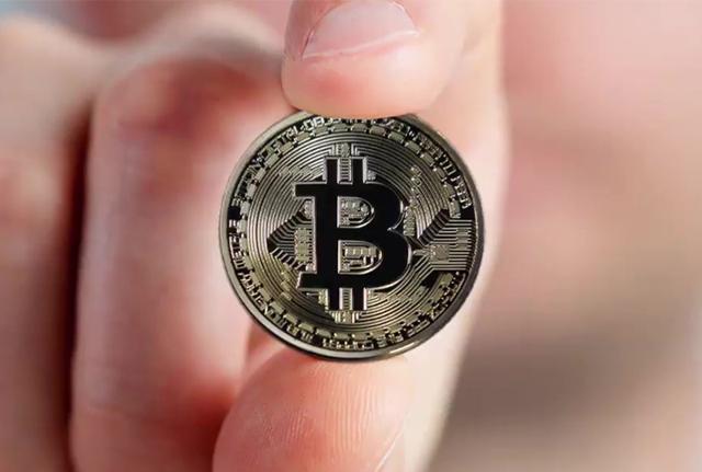 Patrimoniale sui conti correnti? Contro il rischio c'è chi compra Bitcoin