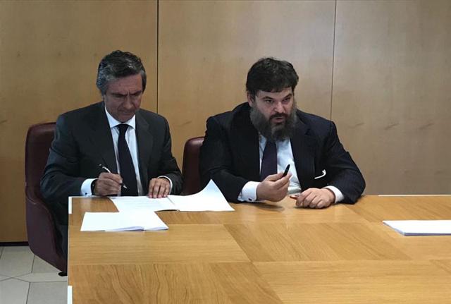 La firma del regolamento che da’ il via alla costituzione del Fondo in favore degli azionisti di Banca Popolare di Bari. La firma del regolamento che da’ il via alla costituzione del Fondo in favore degli azionisti di Banca Popolare di Bari.