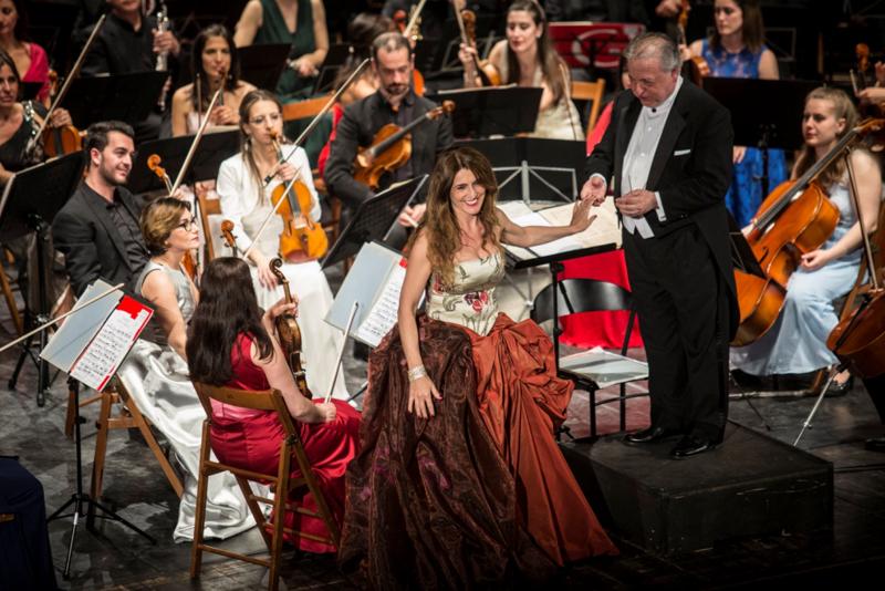 "Rossini in viaggio" al Carcano per i "Bambini farfalla" con Silvia Colombini (foto: Stefano Stranges) "Rossini in viaggio" al Carcano per i "Bambini farfalla" con Silvia Colombini (foto: Stefano Stranges)