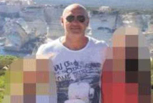 Dopo i nomi usciti oggi e ormai certi, Marco Camuffo e Pietro Costa, ora è caccia febbrile, tra errori e fake news, alle foto dei carabinieri. E dopo quella pubblicata da la Nazione, ecco l'immagine messa online dal quotidiano Libero di uno dei due militari accusati di stupro a Firenze Dopo i nomi usciti oggi e ormai certi, Marco Camuffo e Pietro Costa, ora è caccia febbrile, tra errori e fake news, alle foto dei carabinieri. E dopo quella pubblicata da la Nazione, ecco l'immagine messa online dal quotidiano Libero di uno dei due militari accusati di stupro a Firenze