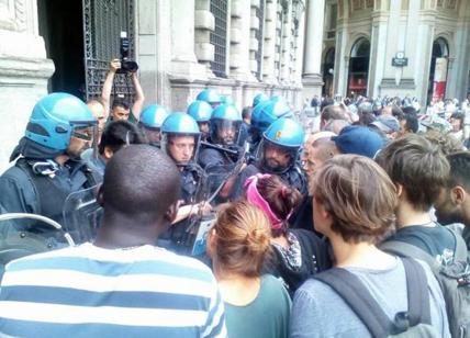 Milano, tutti contro Casa Pound: intervenga il Viminale, manca sicurezza