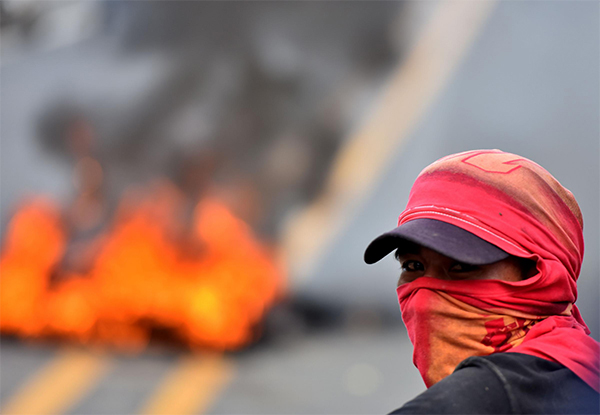 Colombia, scontri e saccheggi a Bogotà. Imposto il coprifuoco