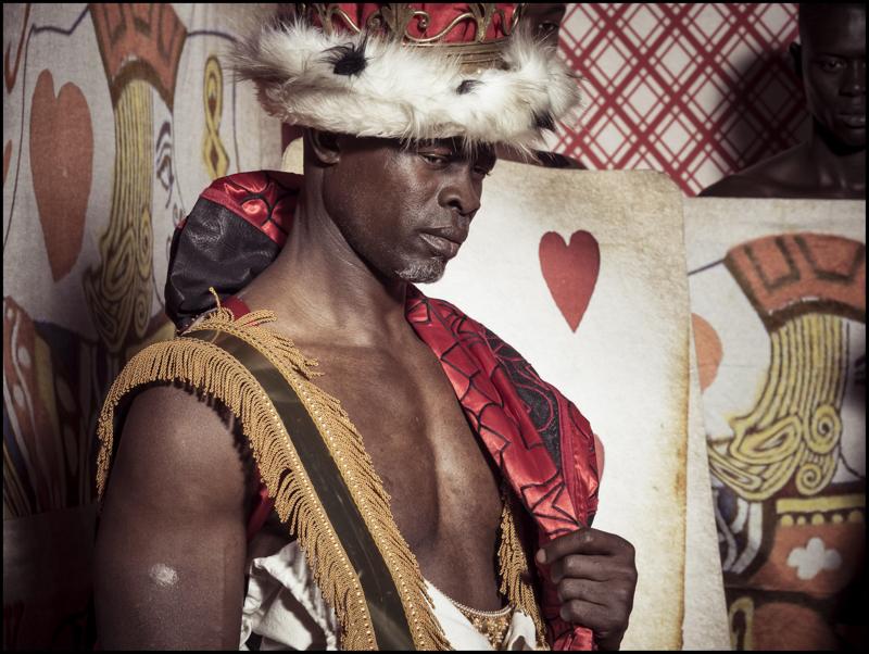 Un'immagine del backstage del Calendario Pirelli 2018 firmato da Tim Walker, ispirato a Alice nel Paese delle Meraviglie. Un'immagine del backstage del Calendario Pirelli 2018 firmato da Tim Walker, ispirato a Alice nel Paese delle Meraviglie.