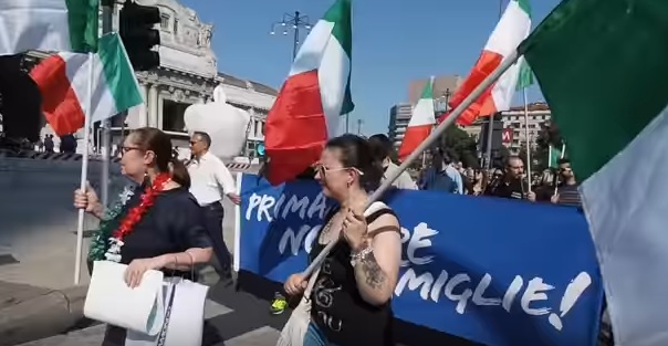 Migranti in Centrale: la protesta delle donne milanesi Migranti in Centrale: la protesta delle donne milanesi