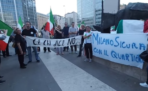 Migranti in Centrale: la protesta delle donne milanesi Migranti in Centrale: la protesta delle donne milanesi