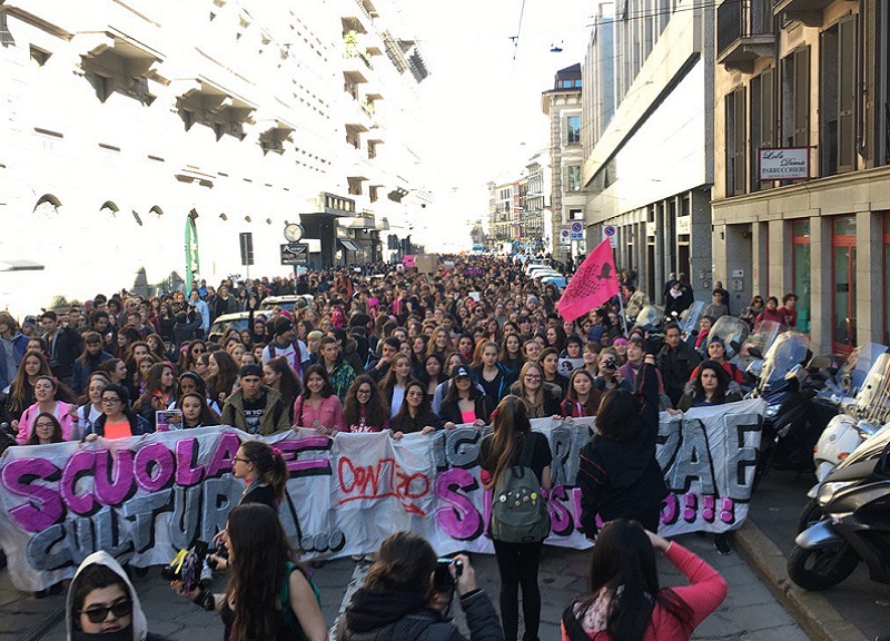 "Non una di meno": manifestazioni a Milano "Non una di meno": manifestazioni a Milano