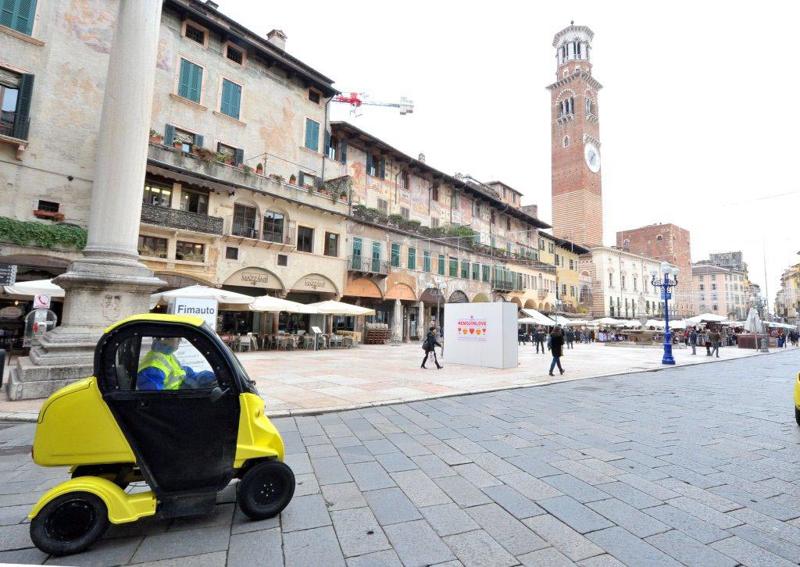 Le lettere per Giulietta Capuleti, da tutto il mondo al centro postale di Verona, e da qui al Club di Giulietta. Le lettere per Giulietta Capuleti, da tutto il mondo al centro postale di Verona, e da qui al Club di Giulietta.