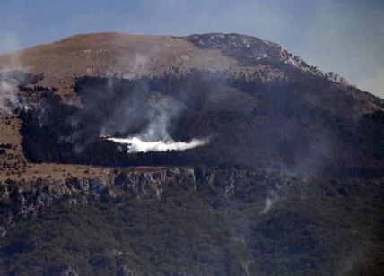 Dux, brucia la scritta sul monte Giano. L'estrema destra si mobilita