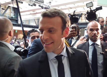 Francia, Affari al comizio di Macron. Chi è il candidato su cui punta l'Ue