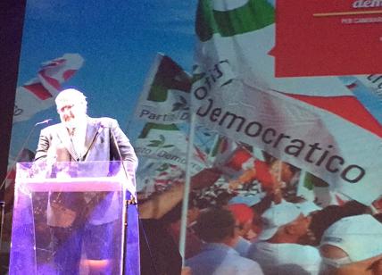 Pd a un passo dalla scissione. La minoranza sfida Renzi Pd a un passo dalla scissione. La minoranza sfida Renzi