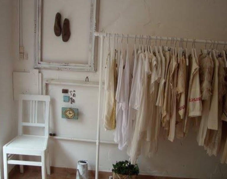 ENNJI (Corso Cristoforo Colombo, 7) - Ennji ovvero una chicca per gli amanti dell'unicità. Qui infatti potete trovare pezzi di abbigliamento unici e meravigliosi gioielli rigorosamente hand-made: dai bracciali intagliati agli orecchini dai mille colori, dai cerchietti e colletti con gemme alle luccicanti pochette. Per un look davvero speciale!