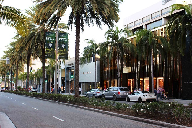 I negozi superchic di Rodeo Drive, considerata la via più cara del mondo. Foto Grigore Scutari I negozi superchic di Rodeo Drive, considerata la via più cara del mondo. Foto Grigore Scutari