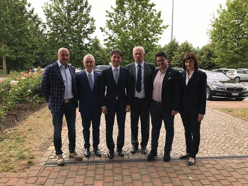 L'assessore regionale Fabrizio Sala alla firma dell'accordo L'assessore regionale Fabrizio Sala alla firma dell'accordo