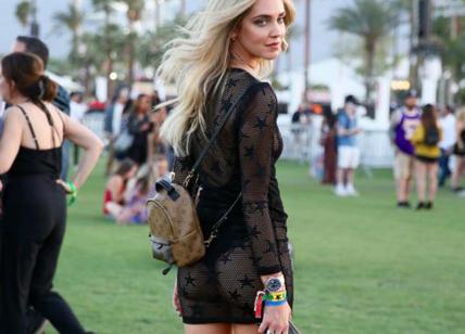 Chiara Ferragni, nude look sul lato B. Alessia Marcuzzi, la gonna si alza e...