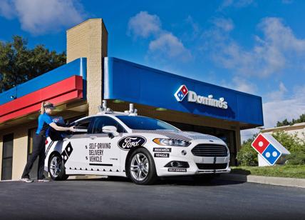 La cena? Te la porta l'auto (senza guidatore). Ford e Domino’s si alleano