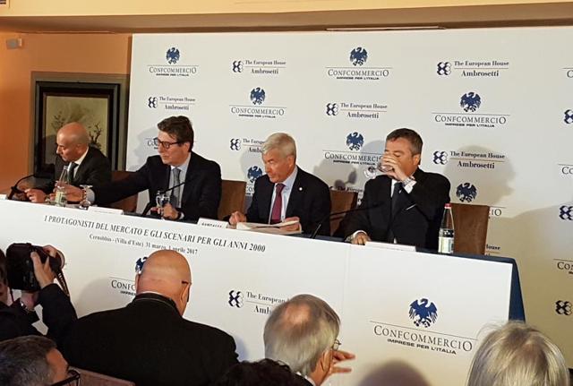 La presentazione del Forum di Cernobbio di Confcommercio, con il Presidente Carlo Sangalli. La presentazione del Forum di Cernobbio di Confcommercio, con il Presidente Carlo Sangalli.