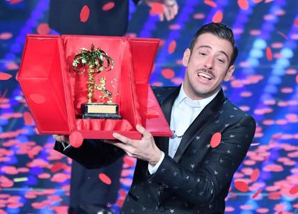 Sanremo 2017 Francesco Gabbani ha vinto. Sconfitta Fiorella Mannoia
