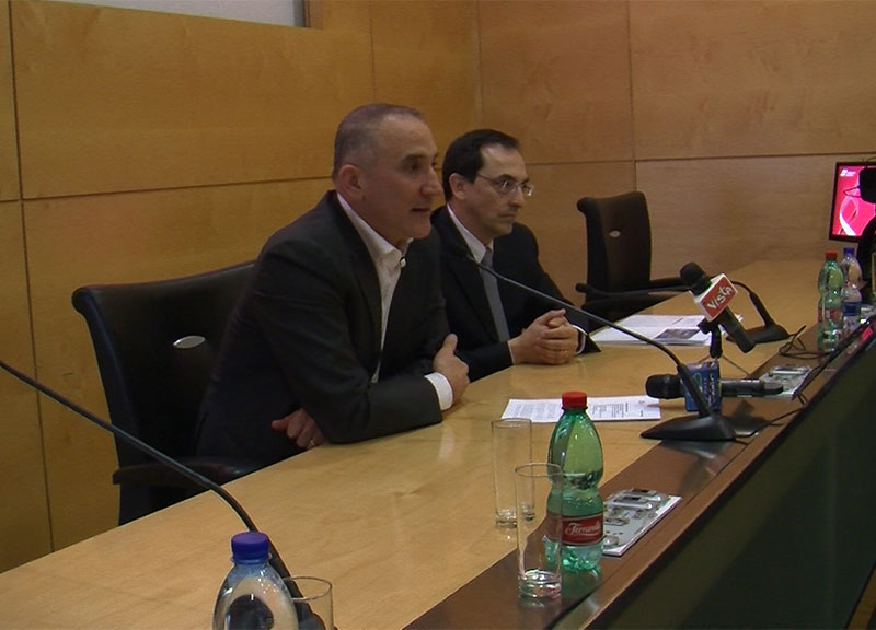 Renato Mazzoncini, Amministratore Delegato e Direttore Generale di FS Italiane e Gianni Vittorio Armani, Presidente e Amministratore Delegato di ANAS: con Fs-Anas, nasce un nuovo grande gruppo italiano da 11 miliardi di fatturato. Renato Mazzoncini, Amministratore Delegato e Direttore Generale di FS Italiane e Gianni Vittorio Armani, Presidente e Amministratore Delegato di ANAS: con Fs-Anas, nasce un nuovo grande gruppo italiano da 11 miliardi di fatturato.