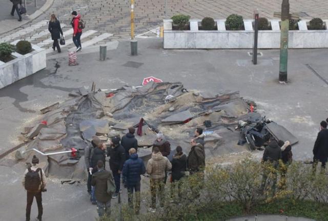 Orma di dinosauro a Milano (foto: Radio 105) Orma di dinosauro a Milano (foto: Radio 105)