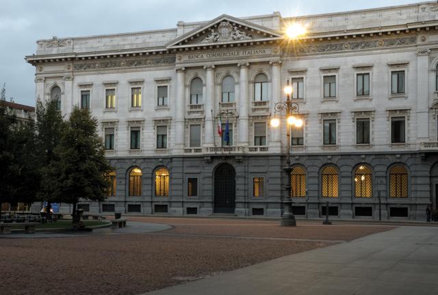 Le Gallerie d’Italia - Piazza Scala, sede museale e culturale di Intesa Sanpaolo a Milano, sono il primo museo in Italia dove è possibile acquistare il biglietto di ingresso con la piattaforma Jiffy: i visitatori possono pagare i biglietti direttamente con il cellulare. Le Gallerie d’Italia - Piazza Scala, sede museale e culturale di Intesa Sanpaolo a Milano, sono il primo museo in Italia dove è possibile acquistare il biglietto di ingresso con la piattaforma Jiffy: i visitatori possono pagare i biglietti direttamente con il cellulare.