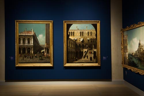 Un'immagine della mostra “Bellotto e Canaletto. Lo stupore e la luce” ospitata alle Gallerie d’Italia di Intesa Sanpaolo in Piazza Scala a Milano. Un'immagine della mostra “Bellotto e Canaletto. Lo stupore e la luce” ospitata alle Gallerie d’Italia di Intesa Sanpaolo in Piazza Scala a Milano.