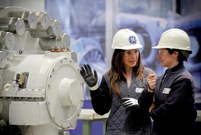 General Electric con il progetto Women in Tech ha l'obiettivo di 20.000 donne in ruoli tecnologici entro il 2020. General Electric con il progetto Women in Tech ha l'obiettivo di 20.000 donne in ruoli tecnologici entro il 2020.