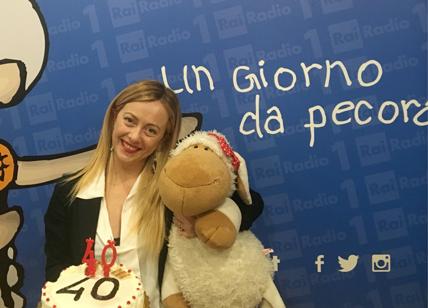 Giorgia Meloni contro la Raggi: “Hanno perso”. Duello su Rai Radio1