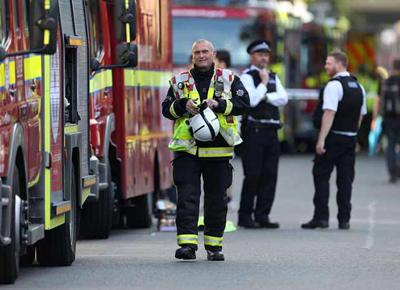 grattacielo fiamme londra (19)