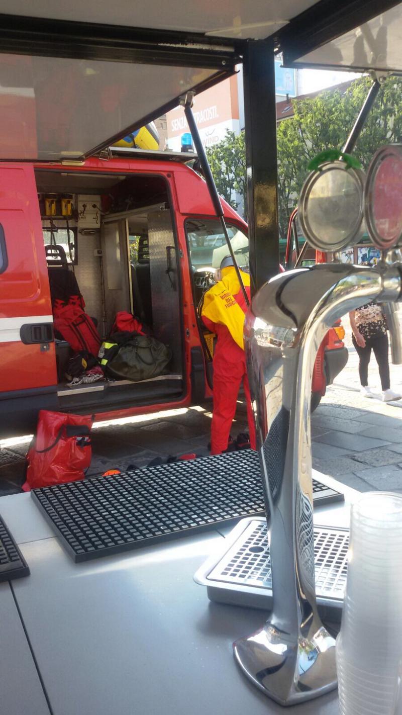 Sei anatroccoli imprigionati in una chiusa salvati dai vigili del fuoco Sei anatroccoli imprigionati in una chiusa salvati dai vigili del fuoco