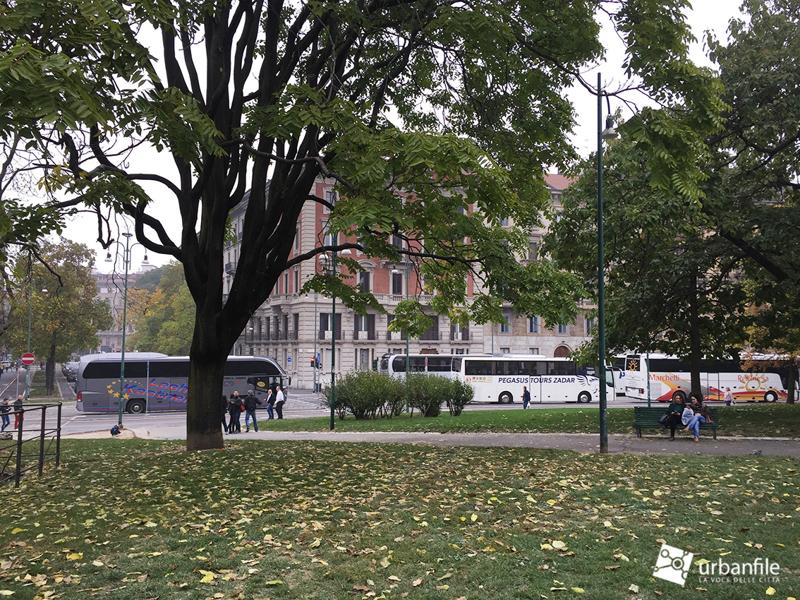 Pullman turistici in piazza Castello: la soluzione di UrbanFile Immagine1