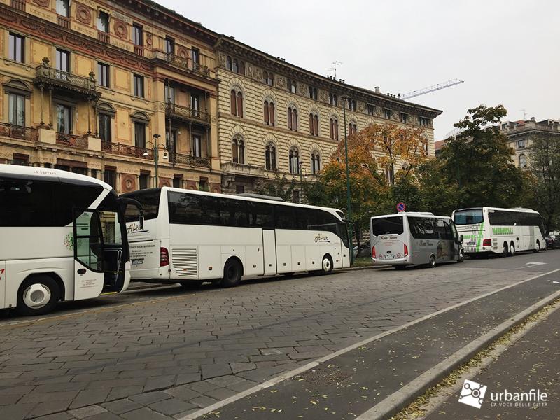 Pullman turistici in piazza Castello: la soluzione di UrbanFile Immagine12