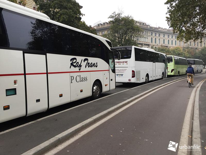 Pullman turistici in piazza Castello: la soluzione di UrbanFile Immagine5