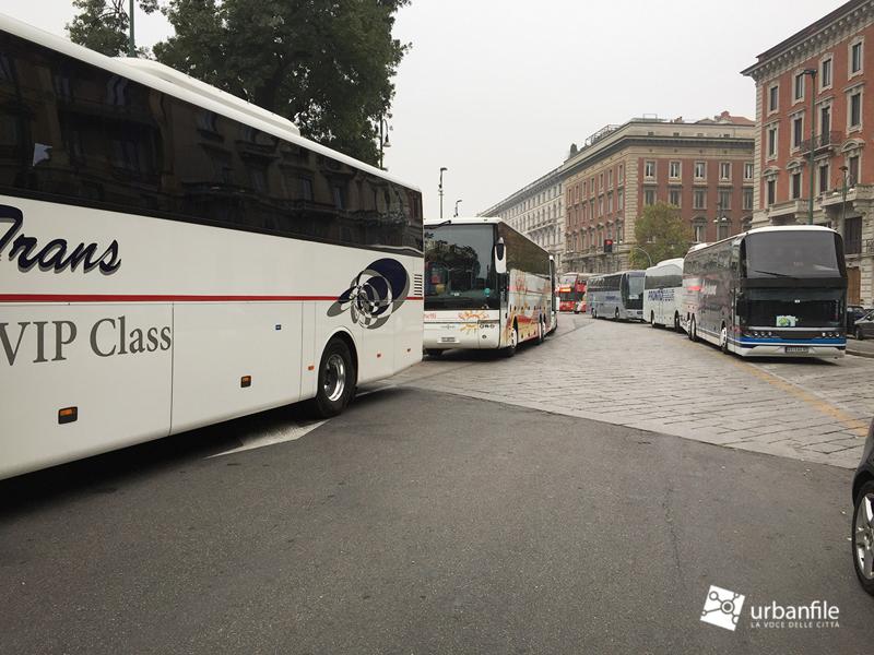 Pullman turistici in piazza Castello: la soluzione di UrbanFile Immagine8
