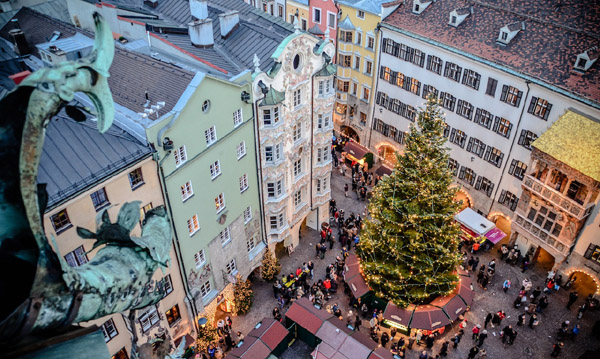 Innsbruck mercatino centro storico albero natale Innsbruck mercatino centro storico albero natale