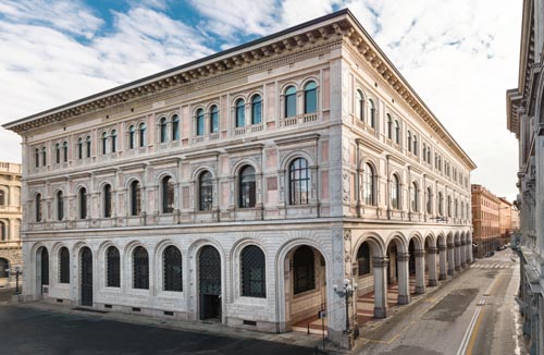 Una veduta del Palazzo di Residenza a Bologna. Una veduta del Palazzo di Residenza a Bologna.