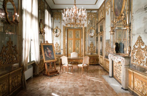 La Sala degli Specchi di Palazzo Turinetti di Torino, ufficio del CEO. La Sala degli Specchi di Palazzo Turinetti di Torino, ufficio del CEO.