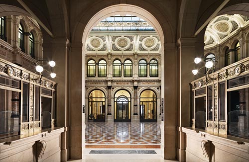 Una vista del Salone Scala alle Gallerie d'Italia Intesa Sanpaolo di Milano. Una vista del Salone Scala alle Gallerie d'Italia Intesa Sanpaolo di Milano.