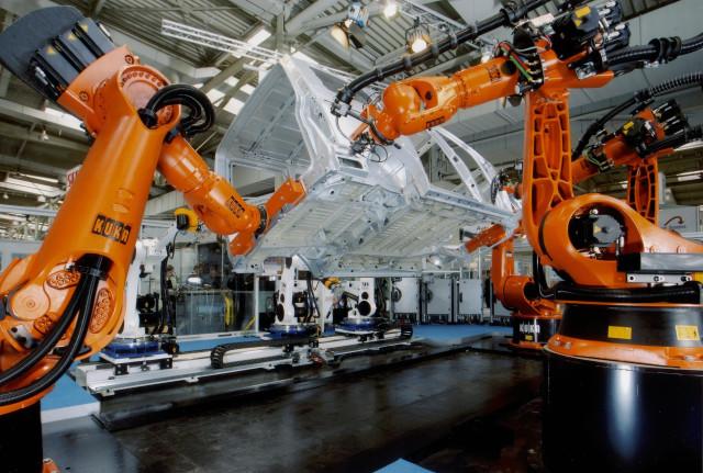 Kuka produce robot per l'industria Kuka produce robot per l'industria